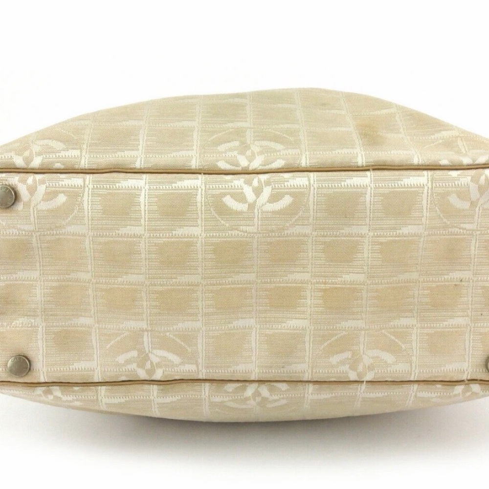 CHANEL Beige Tote with Signature Pattern - Picture 6 of 8